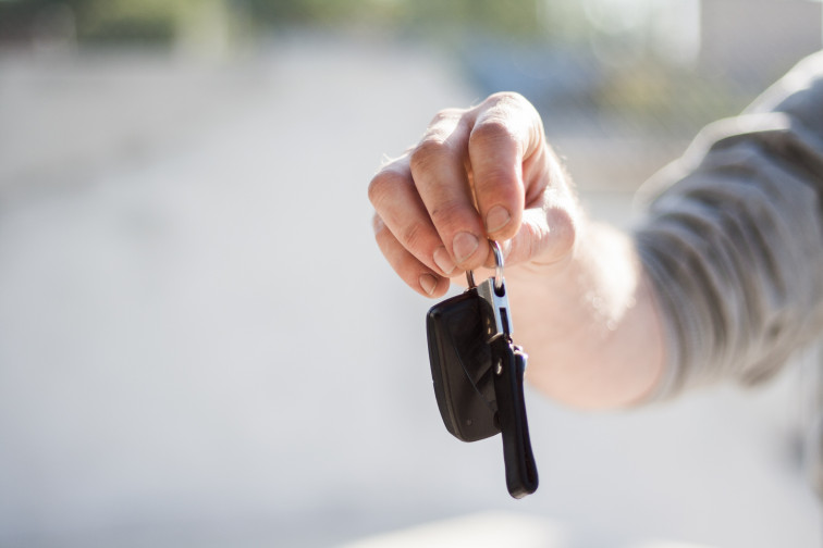 El precio de los coches nuevos toca máximos en noviembre al dispararse un 10%