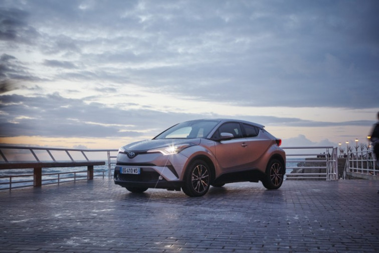 El Toyota C-HR Electric Hybrid, ahora más accesible, todo incluido por 295 €/mes