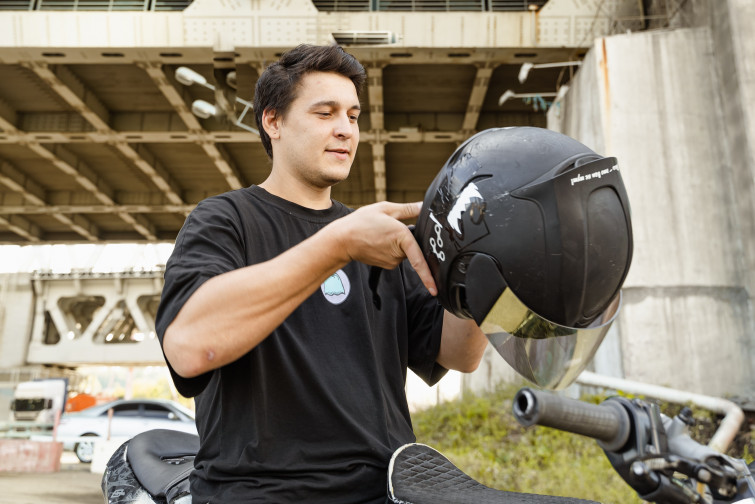 Cómo elegir el casco de moto correcto: talla, peso, visibilidad...