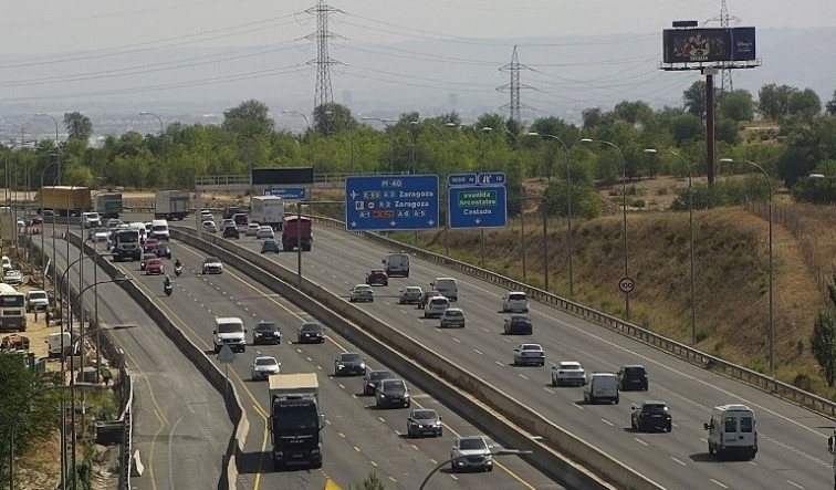 Salida masiva de los españoles a la carretera para disfrutar el puente del Pilar