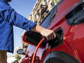 CAFE o multa. Esta es la normativa que obliga a acelerar la implantación del coche eléctrico