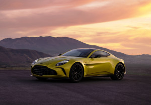 Presentado el nuevo Aston Martin Vantage que llega con una imagen más deportiva y un V8 de 665 caballos