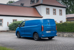 Ford lanzará en verano la furgoneta E-Transit Custom eléctrica con 337 kilómetros de autonomía