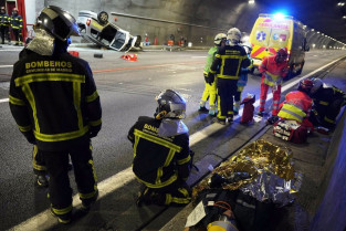 Simulacro de accidente en el túnel de Guadarrama de la A6, con varios heridos y tráfico colapsado