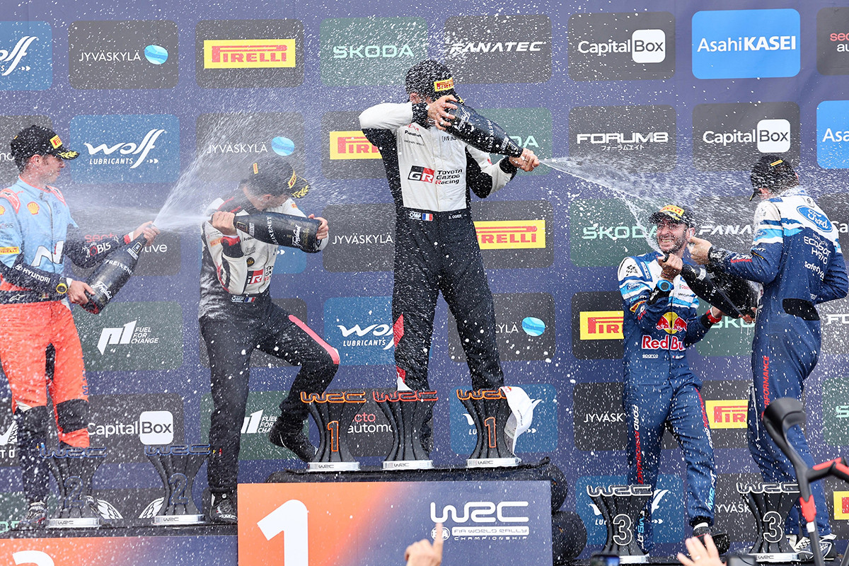 Wrc podio finlandia ogier gana