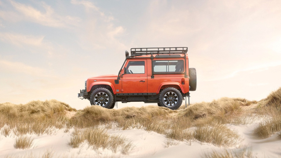 1. LR Defender Classic