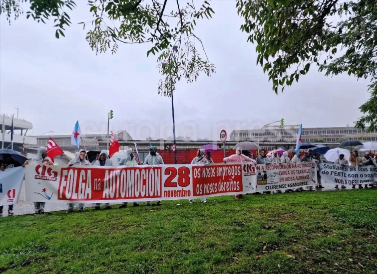 Manifestación en Barcelona de los afectados por los motores defectuosos de Stellantis