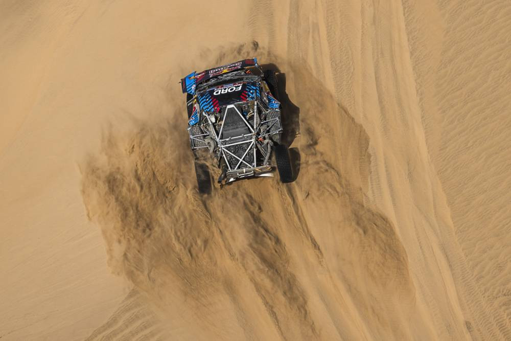 Dakar 2025. carlos sainz tras vuelco. etapa 2. 04