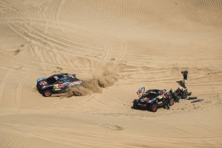 DAKAR 2025. Etapa 2. Triunfo de Al Rajhi, caos de Sainz y abandono de Cristina Gutierrez